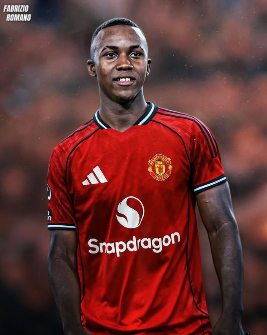 Carlos Rodríguez, wonderkid Kolombia yang baru saja ditransfer ke Manchester United, bersiap terbang ke Inggris untuk bergabung dengan Setan Merah